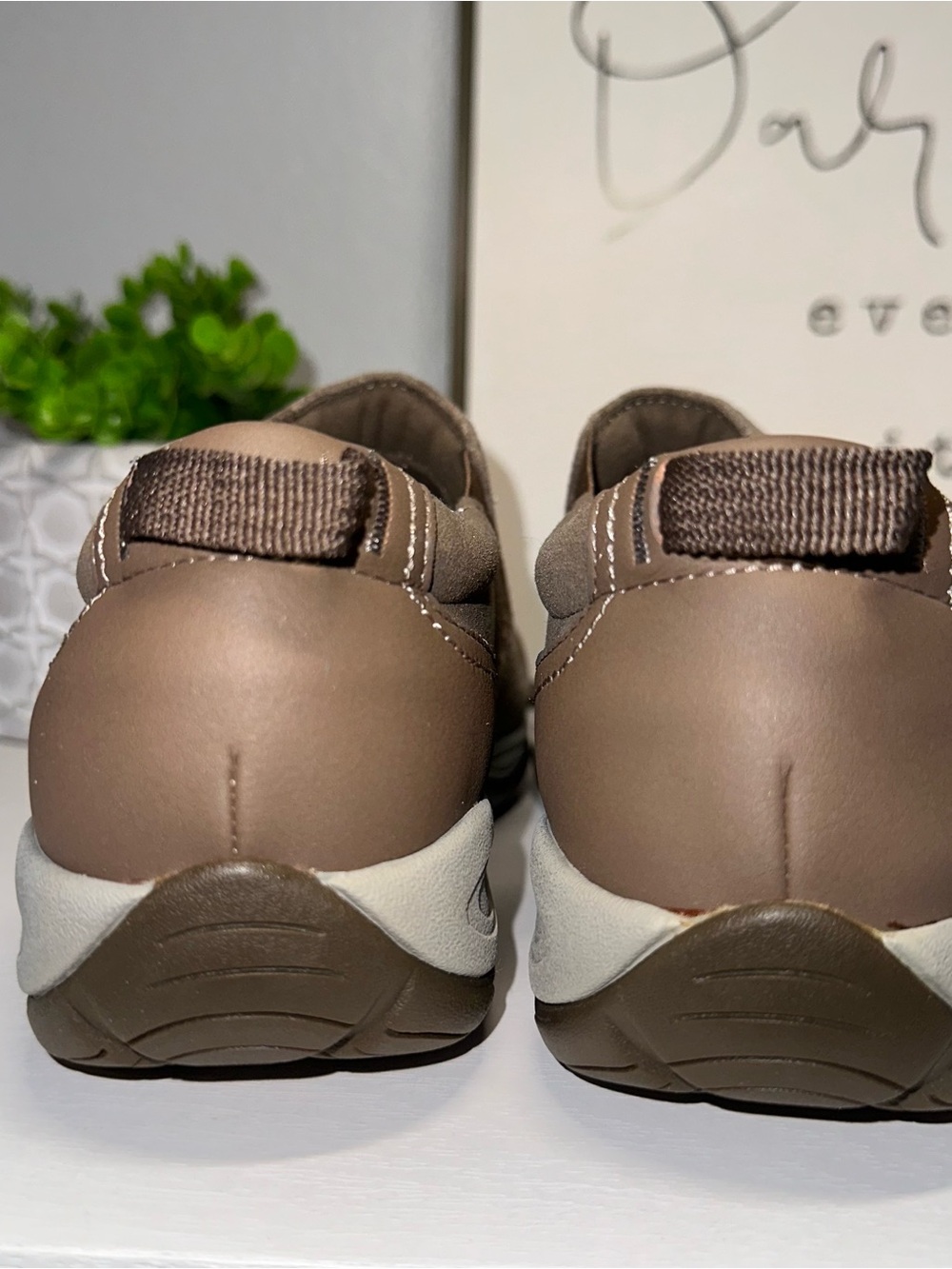 Easy Spirit Women’s Suede Slip-On Walking Shoes Taupe Size 9W New Without Tags - Picture 2 of 6